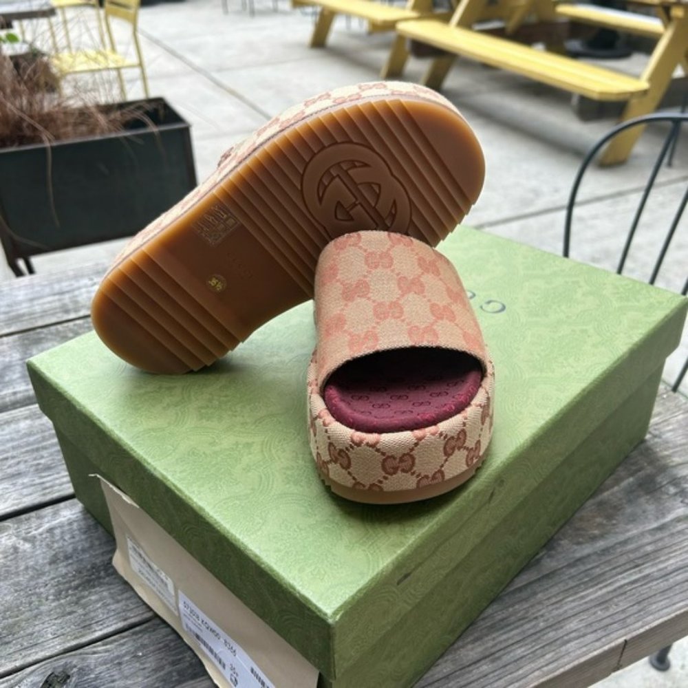 GUCCI Angelina GG Supreme Platform Beige Slides Sandal
